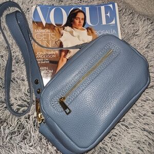 🇮🇹 Viola Gigli Pebbled Light Blue Crossbody Bag with Gold Toned Hardware
